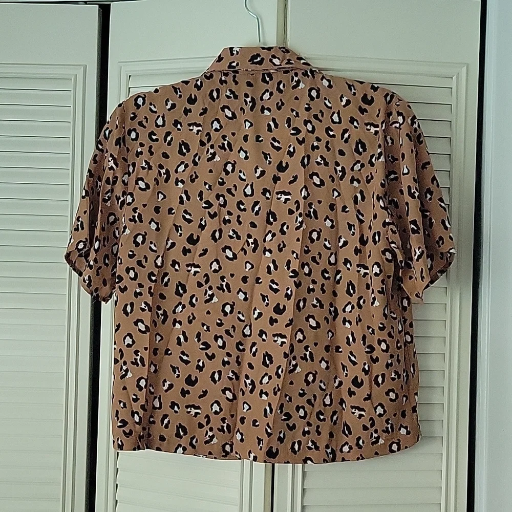Leopard button down top - Picture 2 of 4